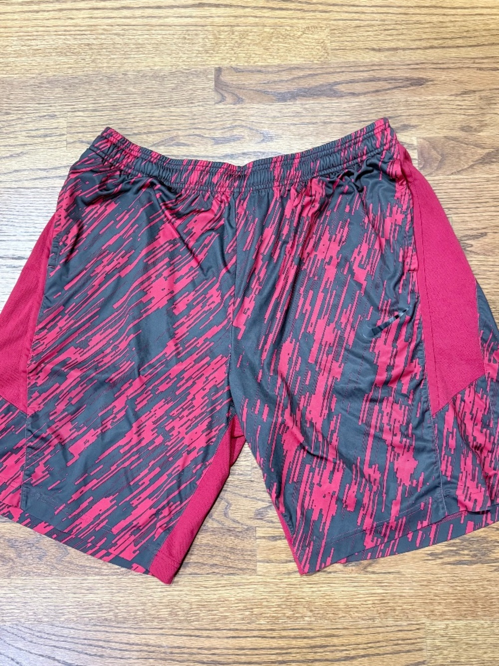 Nike Dri-Fit Men's Basketball Shorts Size XL Red Black Digital Camo Print Mesh
